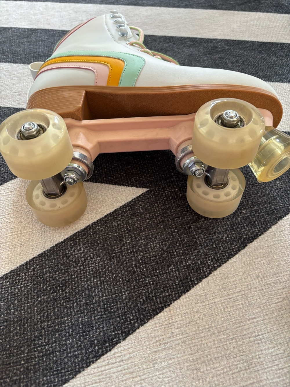 Altar'd State White High-Top Skates with Mint & Peach Accents - Picture 4 of 5
